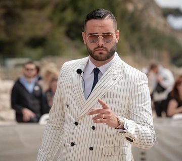 jacket man suit worn by suit home account on the Instagram of @nikolalozina 