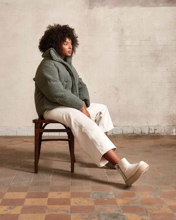 Ugg boots worn by lesley on the account Instagram of @asos_lesley