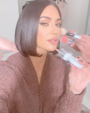 Peignoire of Kim Kardashian on the account Instagram of @kimkardashian