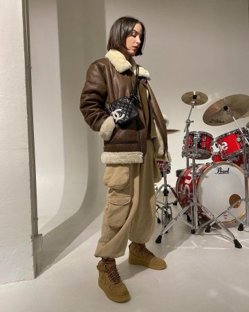 Veste aviateur beige fausse fourure porté par barbara sur le compte Instagram de @asos_barbara