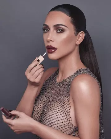 Glitz and glam gloss de Kim Kardashian sur le compte Instagram de @kimkardashian