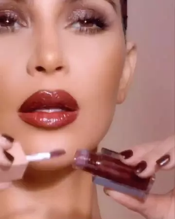 Fire gloss trio de Kim Kardashian sur le compte Instagram de @kimkardashian