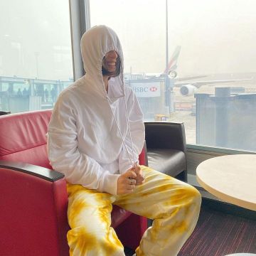 Sudadera con capucha blanca oversize usada por barbara en la cuenta de Instagram de @asos_barbara