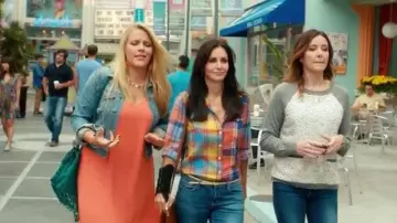 portée par Jules Cobb Courteney Cox dans la série Cougar Town