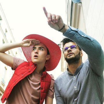 The hat suzy red worn by Hugo Posay account on the Instagram of @hugop0say