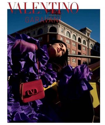 The handbag Valentino worn by Kendall Jenner on the account Instagram of @kendalljenner