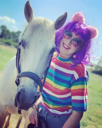 The wig violet range by Jenny Letellier on the account Instagram of @jenny_letellier