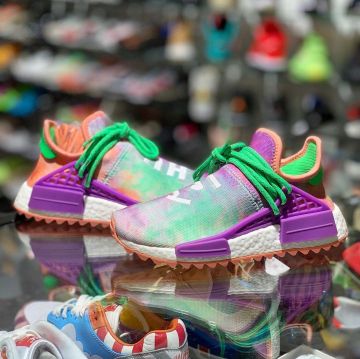 Nmd humain race " chalk coral " porté par larrydeadstock   sur le compte Instagram de @larrydeadstock 