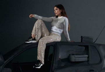 Los pantalones de lentejuelas doradas que lució Chilla en su cuenta de Instagram @chillaofficiel