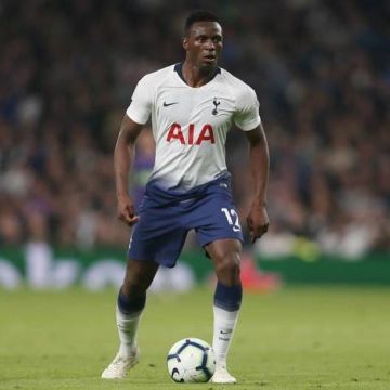 Calcetines de fútbol Tottenham de Victor Wanyama en la cuenta de Instagram de @victorwanyama