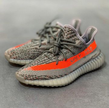 Adidas yeezy 350v2 " beluga " porté par larrydeadstock   sur le compte Instagram de @larrydeadstock 