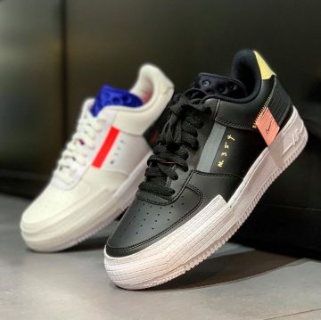 Air force 1 type " black " porté par larrydeadstock   sur le compte Instagram de @larrydeadstock 