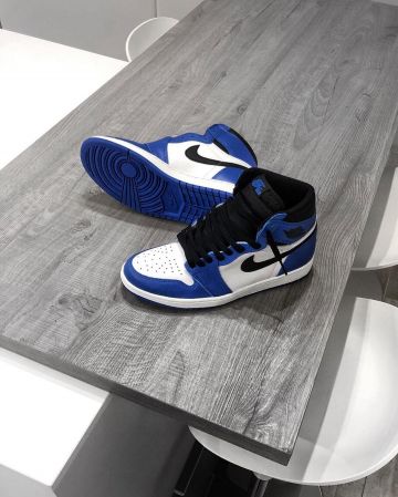 Jordan 1 azul en la cuenta de Instagram de @q_tto