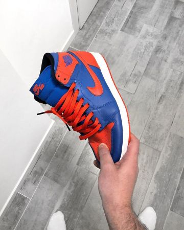 Jordan 1 azul naranja en la cuenta de Instagram de @q_tto