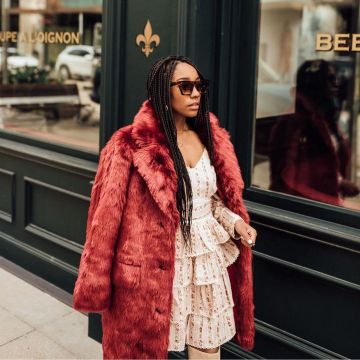 Canción de estilo Red Maverick Coat de Shay Sweeney en la cuenta de Instagram @shaymone