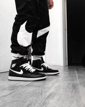 Jordan 1 negro en la cuenta de Instagram de @q_tto