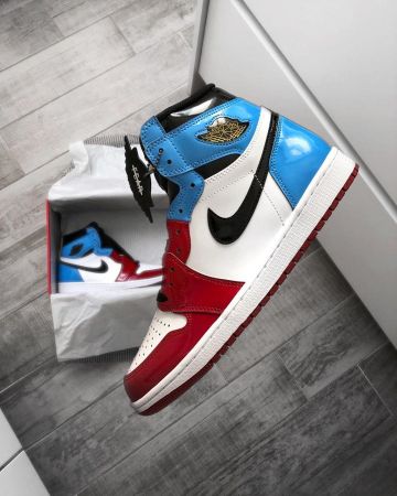 Jordan 1 unc chicago on the account Instagram of @q_tto