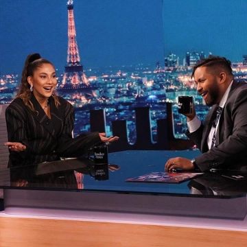 El blazer negro con rayas blancas que lució Chilla en su cuenta de Instagram @chillaofficiel