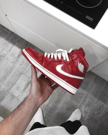 Jordan 1 gym red on the account Instagram of @q_tto