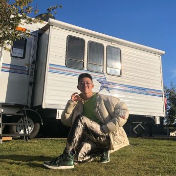 Las zapatillas nike air jordan negras y verdes usadas por Rich Brian en la cuenta de Instagram de @brianimanuel