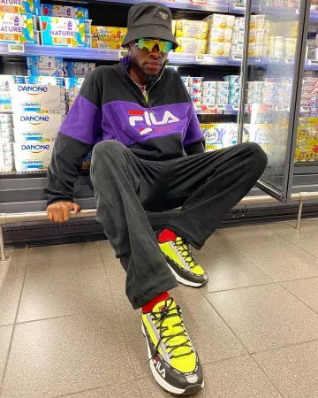 Fila reijo vellón medio cremallera en la cuenta de Instagram de @jordantupak2