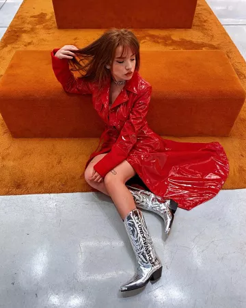 The marlboro silver Yasmine Golotchoglova on the account Instagram of @golotchoglova