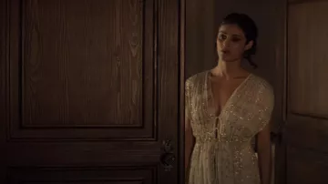 De blanc et d'Or Maxi Robe de Yennefer (Anya Chalotra) dans The Witcher (S01E05)