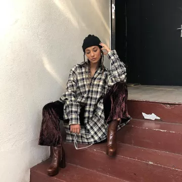 Los pantalones acanalados marrones que lució Chilla en su cuenta de Instagram @chillaofficiel