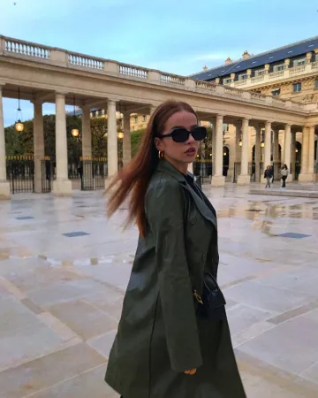 Criollos gruesos y dorados de Yasmine Golotchoglova en la cuenta de Instagram de @golotchoglova