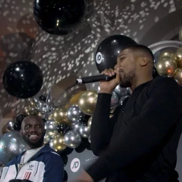 Sweat Hugo boss of Anthony Joshua on the account Instagram of @anthonyjoshua