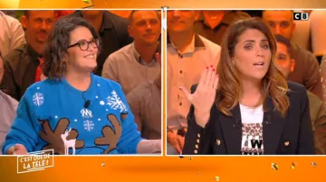 The pullover christmas reindeer blue OM de Emilia Lopez in It is that of the tv !