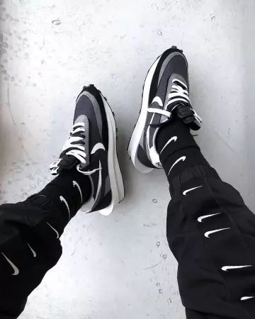 Nike LD Waffle sacai Black sur le compte Instagram de @boostenemy