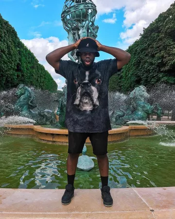 Le bob noir Kangol porté par Lonni sur le compte Instagram de @lonnizer