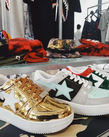 Les sneakers Bapesta Low "Gold foil" de Lonni sur son compte Instagram @lonnizer