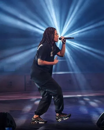 Los pantalones de chándal negros que lleva Meryl en la cuenta de Instagram de @meryl270