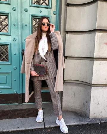 esmoquin a cuadros en la cuenta de Instagram de @andyiich