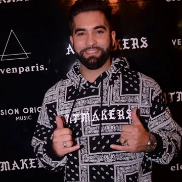 Pull gris de Kendji Girac sur le compte Instagram de @kendjiofficiel 