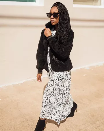 Rixo Floral Agyness Polka-Dot Cotton Maxi Vestido de Shay Sweeney en la cuenta de Instagram @shaymone