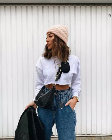 Sweat-shirt short V account on the Instagram of @nazjuju