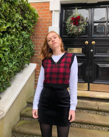 MINI BLACK SKIRT para Mujer en la cuenta de Instagram de @asos_scarlett