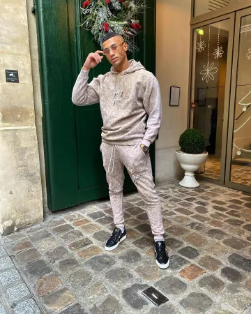 Jogger overall adjusted fleece returned washed with logo, Dark Future on the account Instagram of @jordanadefay