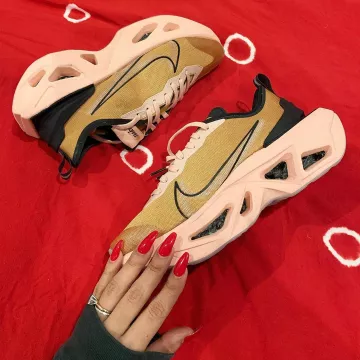 Zoom x Vista Grind on the account Instagram of @asos_elizabeth