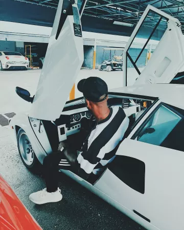 Les sneakers yeezy blanches portées par Bryson Tiller sur le compte Instagram de @brysontiller