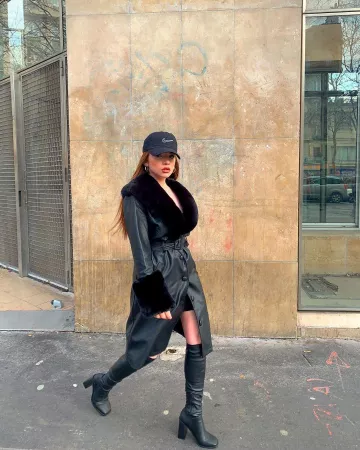 Boots/thigh-high boots black leather-like the square heels of Yasmine Golotchoglova on the account Instagram of @golotchoglova