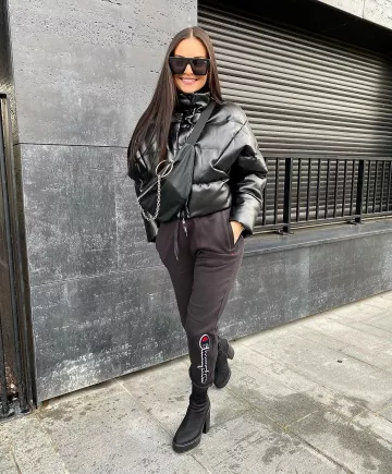 Instagram kugelolivia : Vêtements, Mode, Marque, Look et Veste en jean violette courte Boohoo , porté par Olivia