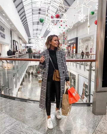 Manteau oversize à motif pied-de-poule sur le compte Instagram de @coppergarden