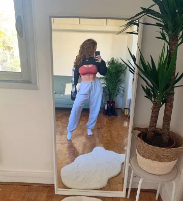 The white socks of the united Yasmine Golotchoglova on the account Instagram of @golotchoglova