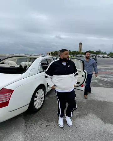 Air Jordan 4 Retro White Cement de DJ Khaled sur le compte Instagram de @djkhaled