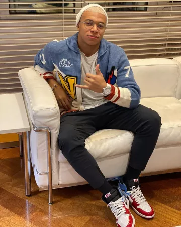 The shoes Kylian Mbappé on the account Instagram of @k. mbappe