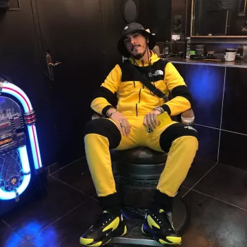 La chaqueta amarilla de chándal cara norte usada por Abdel en la cuenta de Instagram de @gamemixtreizeoff 